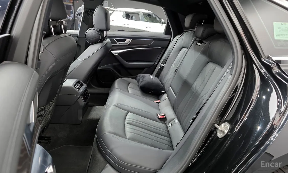 Фото 12 - Audi A6