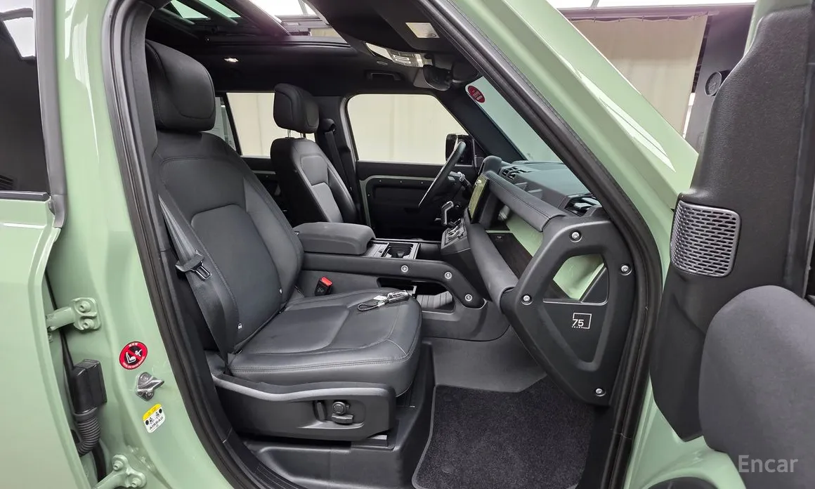 Фото 10 - Land Rover Defender