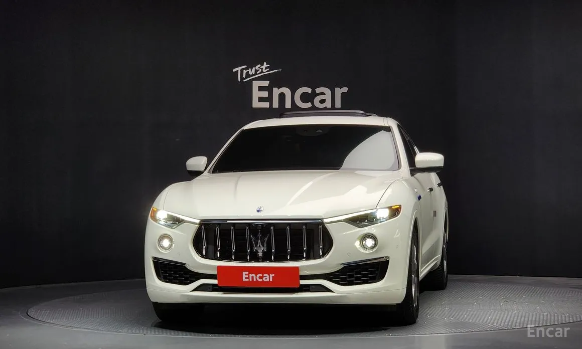 Фото 3 - Maserati Levante