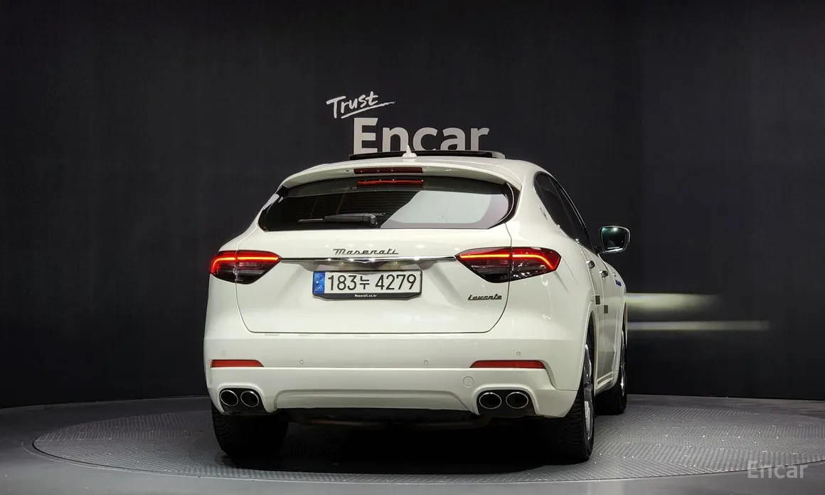 Фото 4 - Maserati Levante