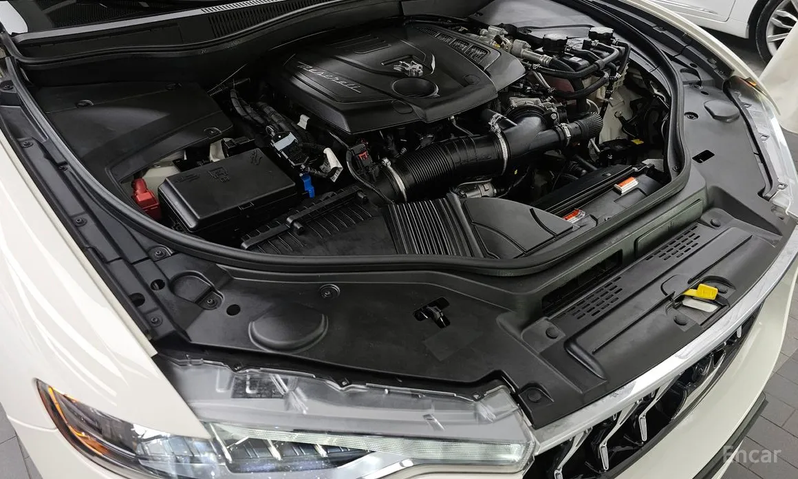 Фото 6 - Maserati Levante