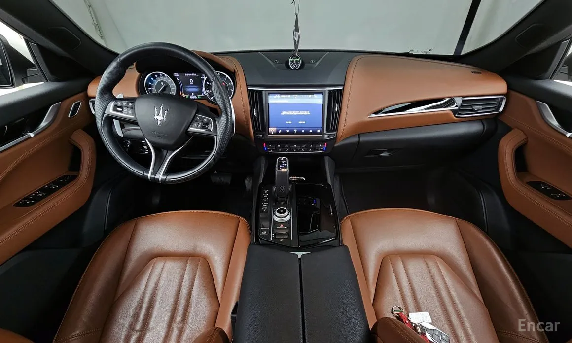 Фото 7 - Maserati Levante