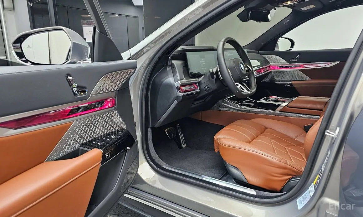 Фото 10 - BMW 7 Series