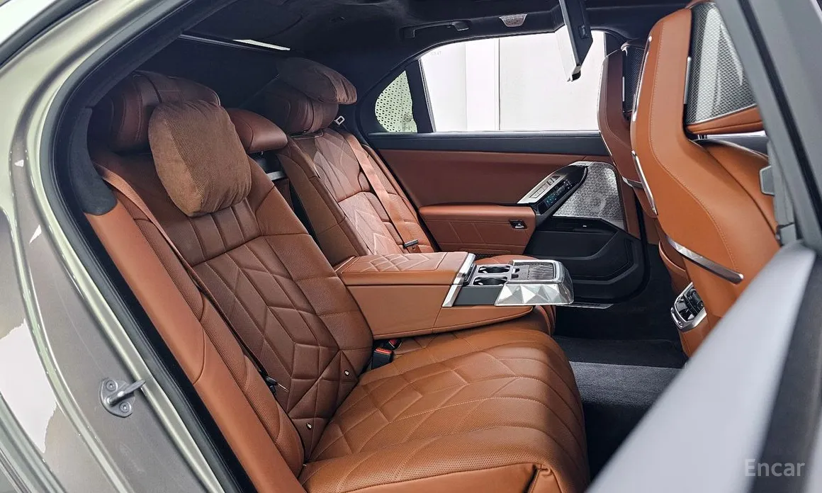 Фото 12 - BMW 7 Series