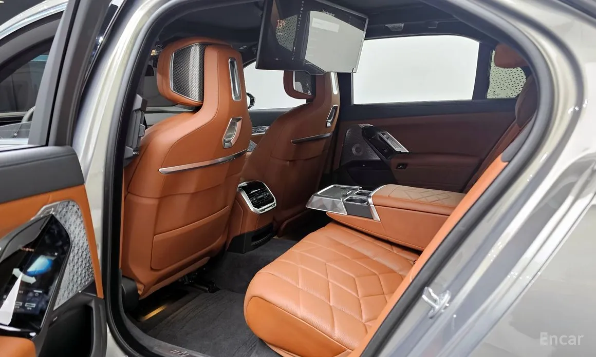 Фото 13 - BMW 7 Series