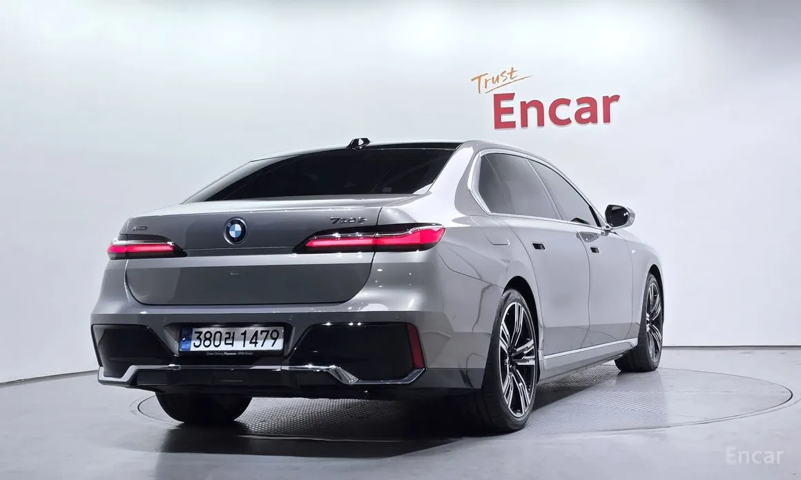 Фото 2 - BMW 7 Series