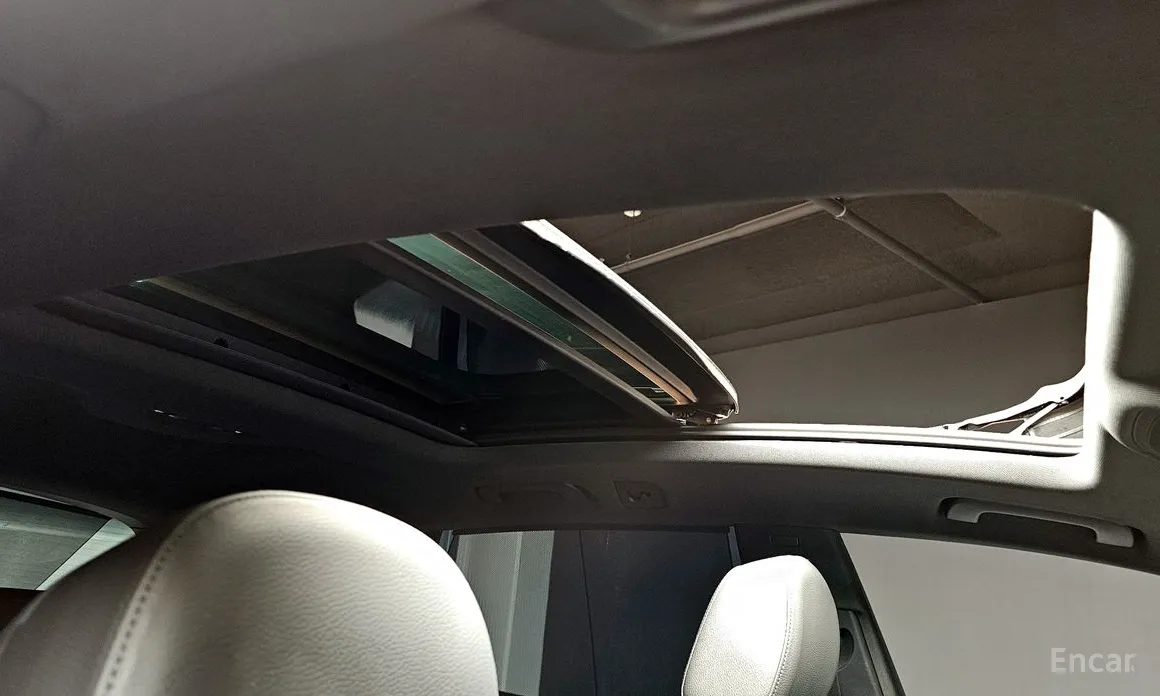 Фото 18 - Audi Q8