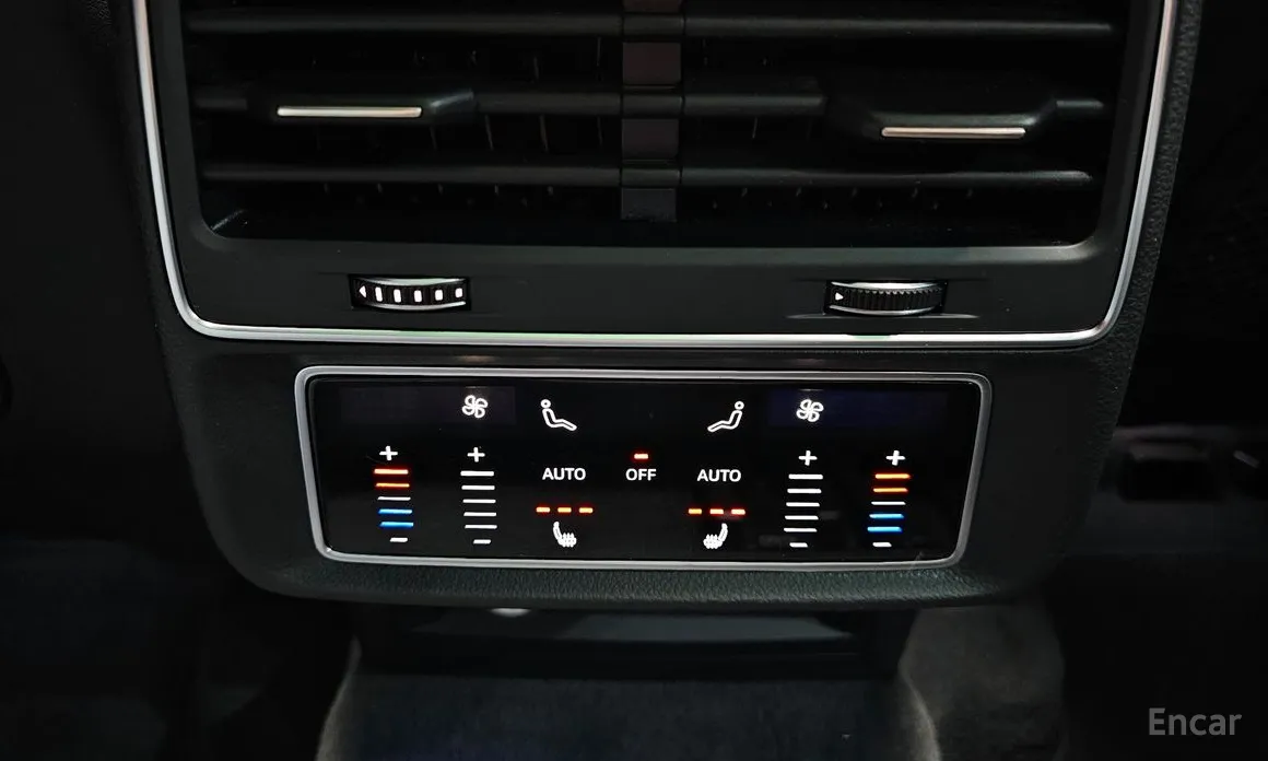 Фото 19 - Audi Q8