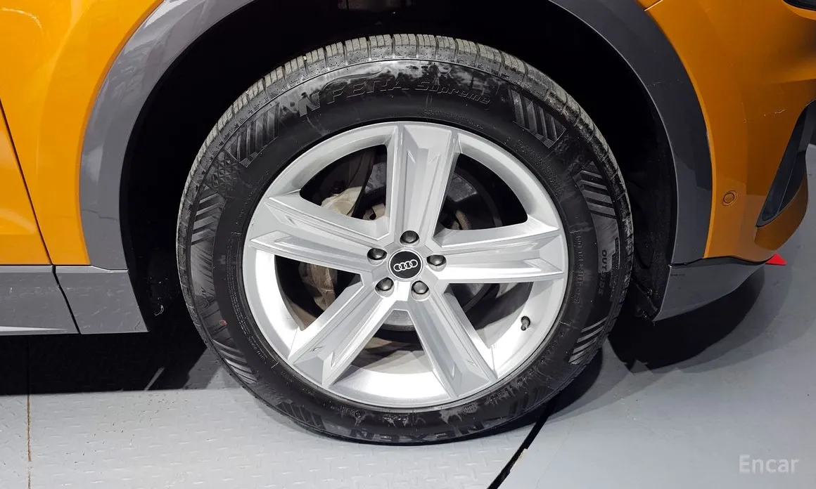 Фото 5 - Audi Q8