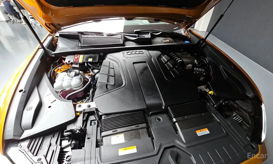 Фото 6 - Audi Q8