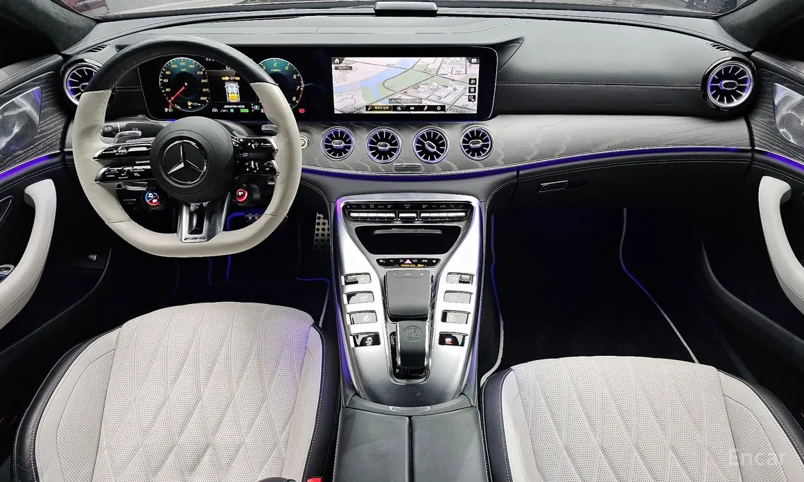 Фото 7 - Mercedes-Benz AMG GT