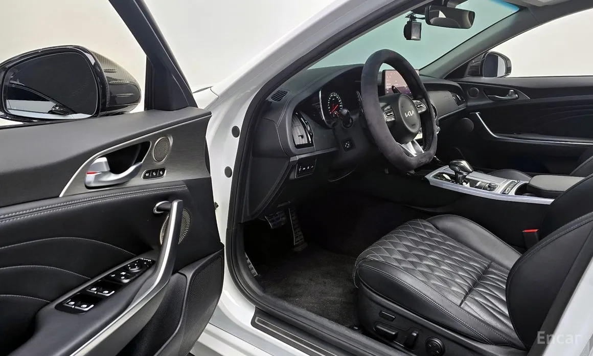 Фото 10 - Kia Stinger