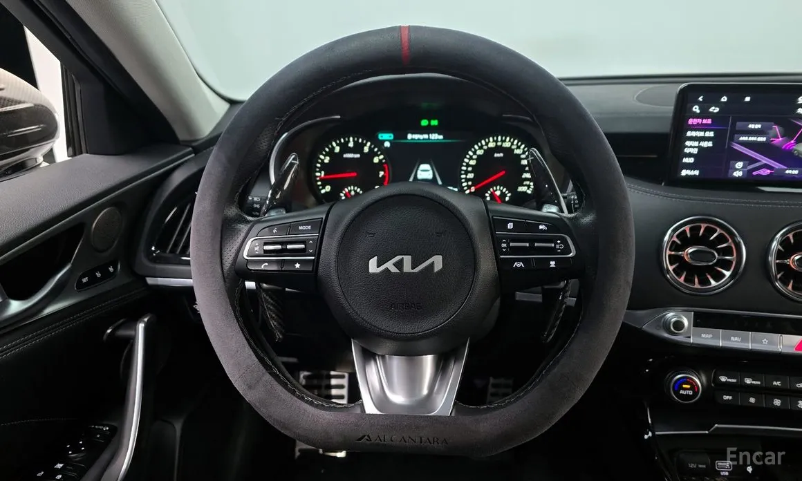 Фото 11 - Kia Stinger