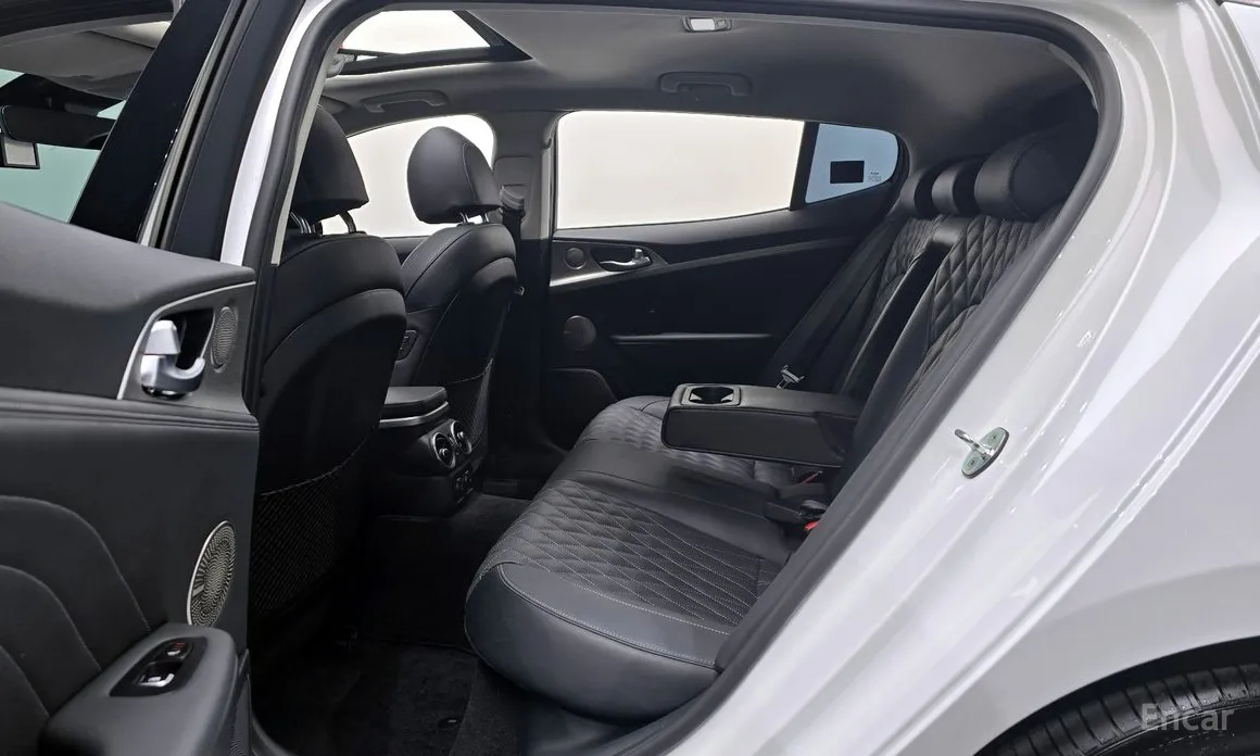 Фото 18 - Kia Stinger