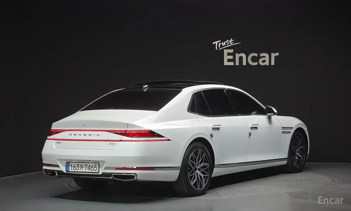 Фото 2 - Genesis G90