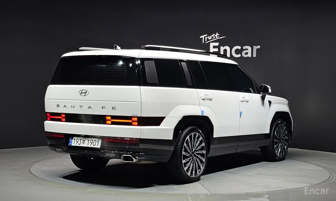 Фото 2 - Hyundai Santa Fe