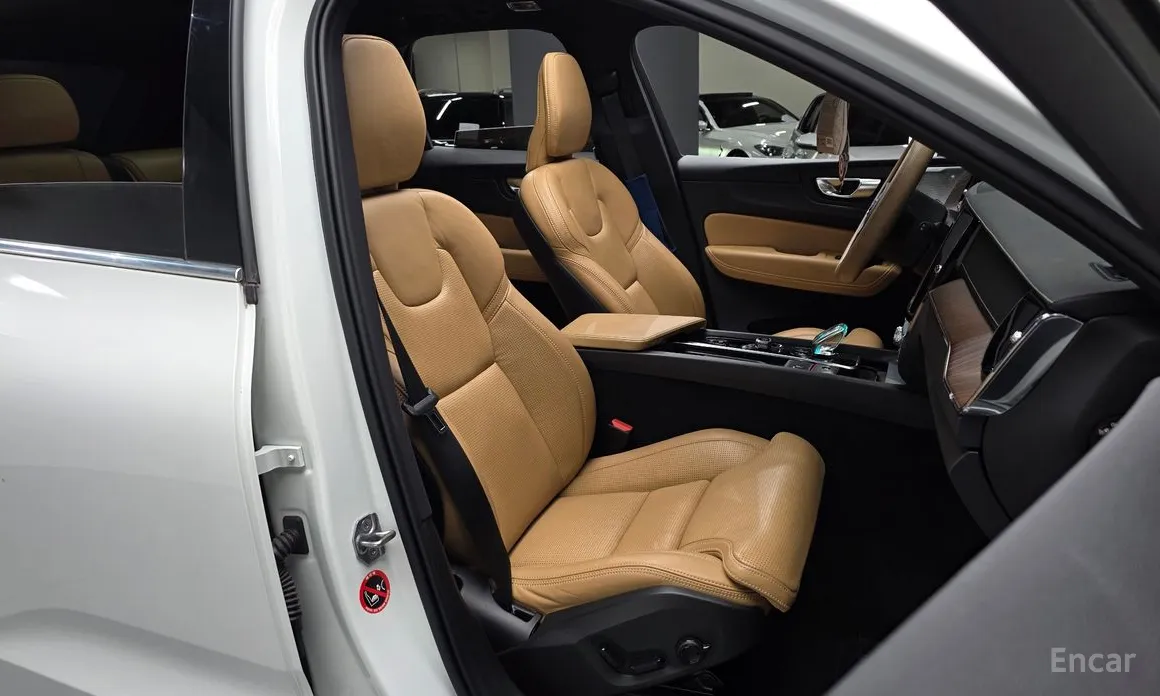 Фото 10 - Volvo XC60