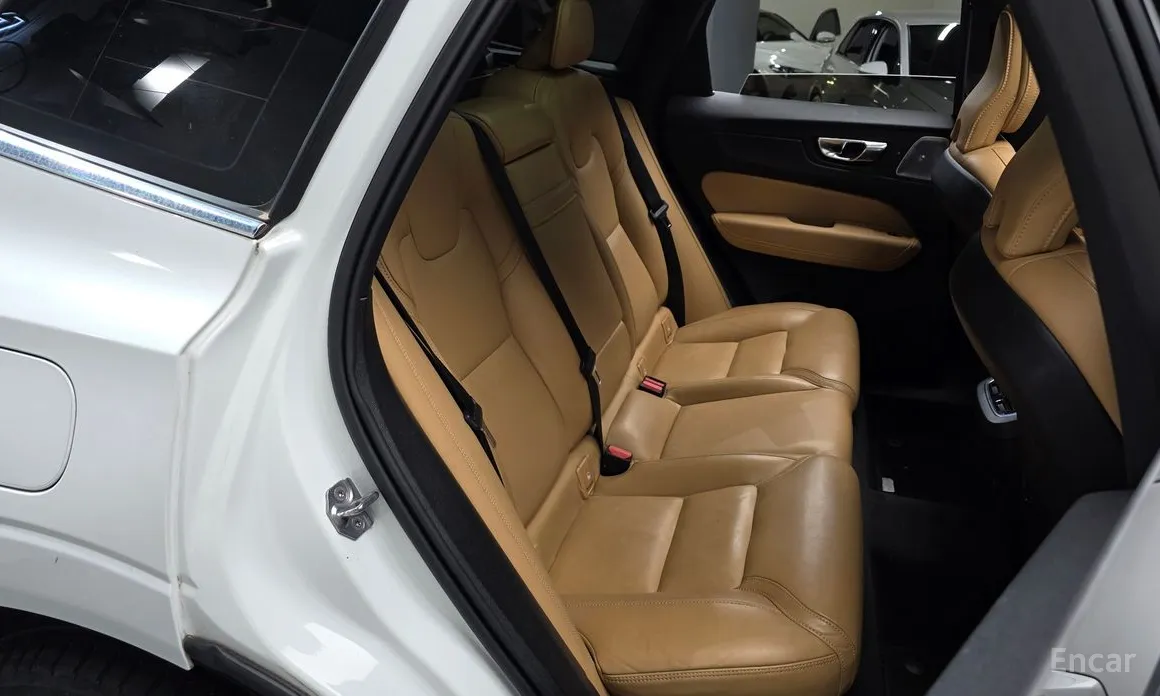 Фото 11 - Volvo XC60