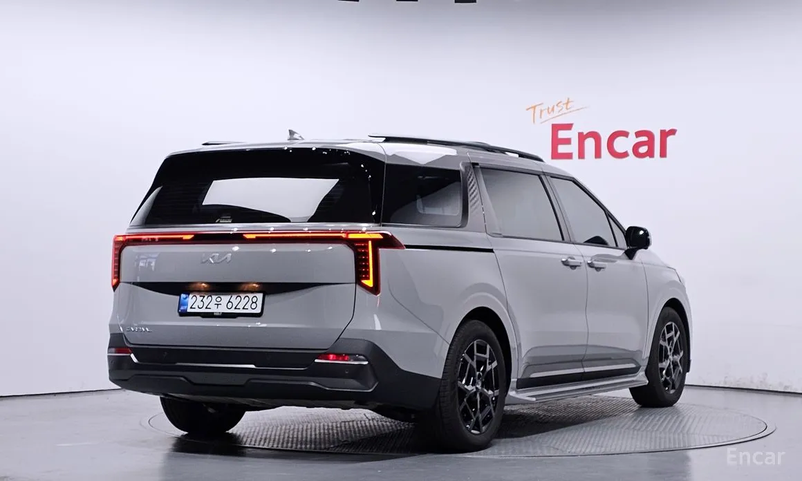 Фото 2 - Kia Carnival