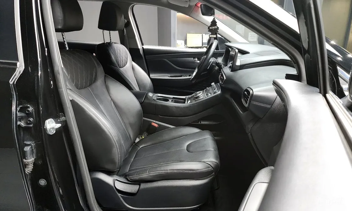 Фото 11 - Hyundai Santa Fe