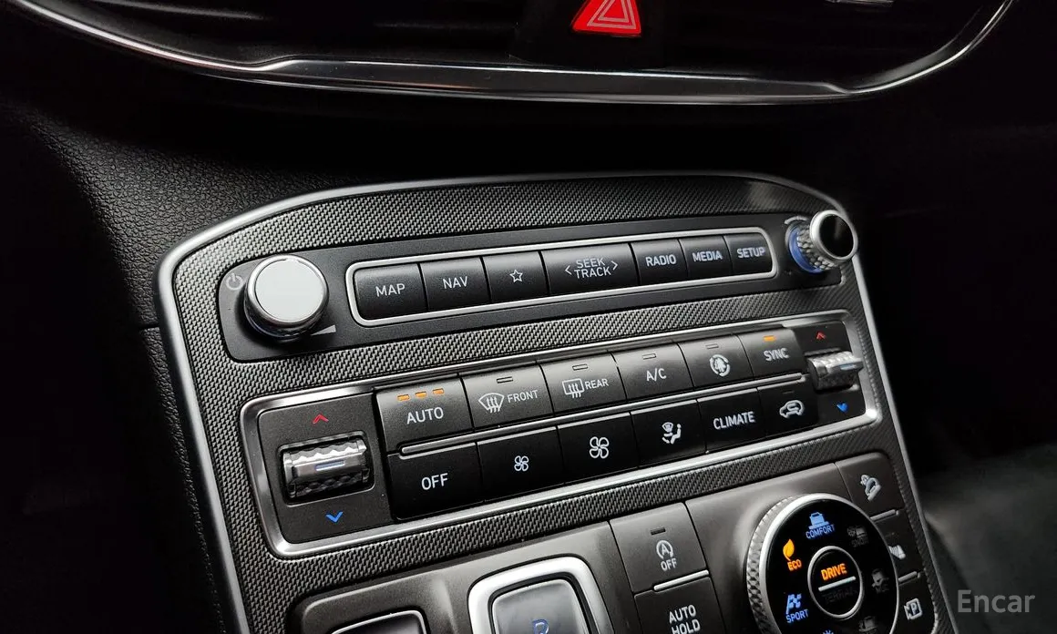 Фото 17 - Hyundai Santa Fe