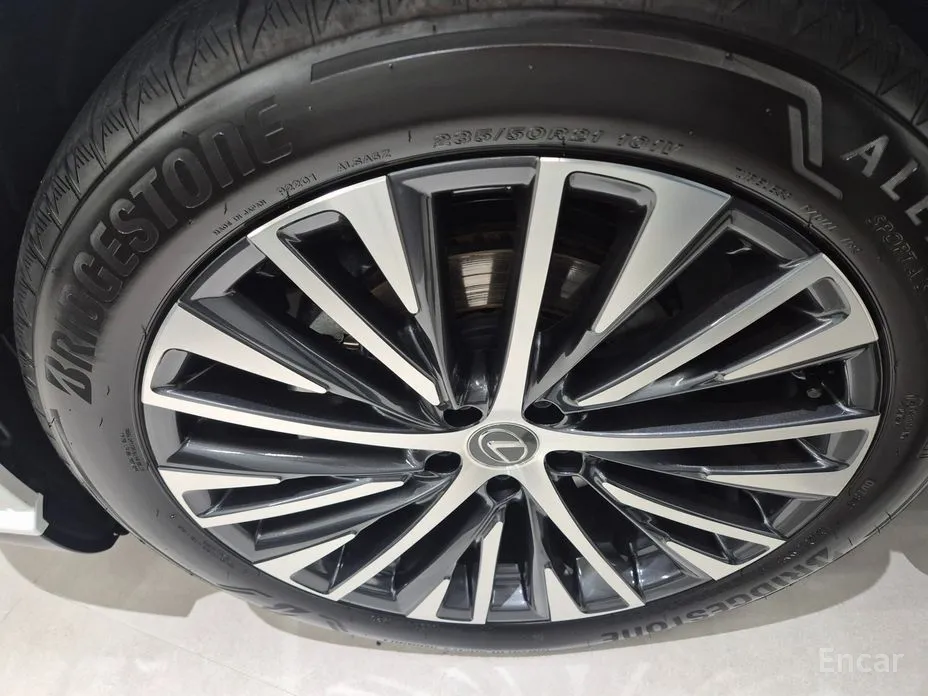 Фото 6 - Lexus RX