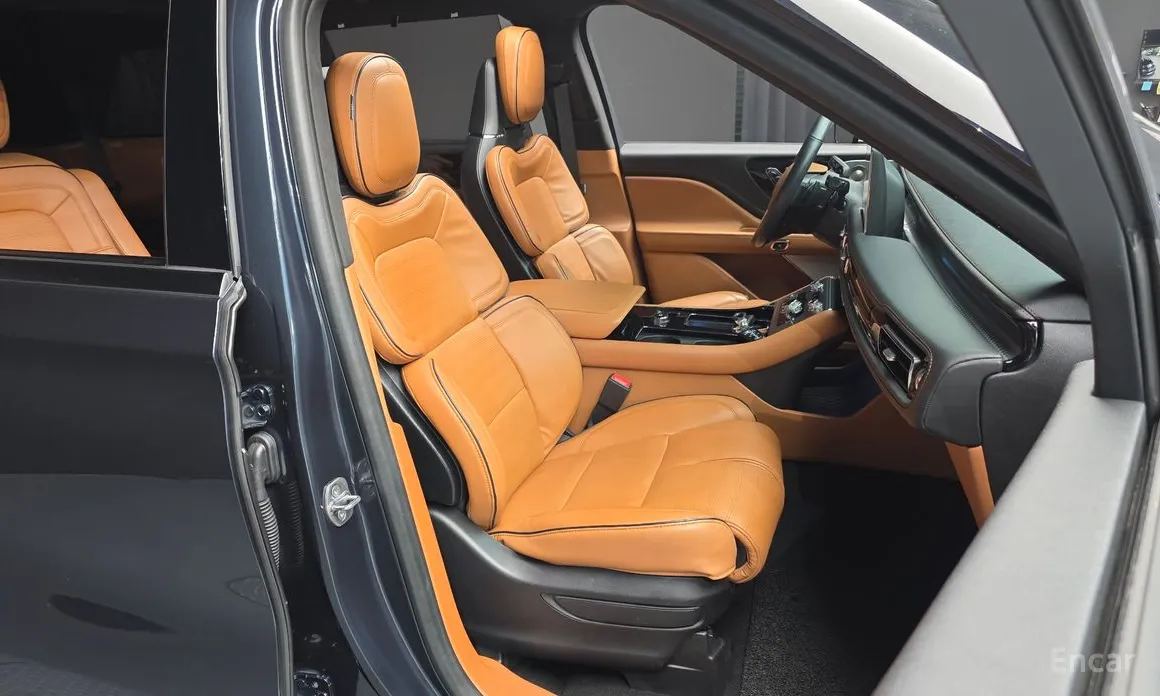 Фото 12 - Lincoln Aviator