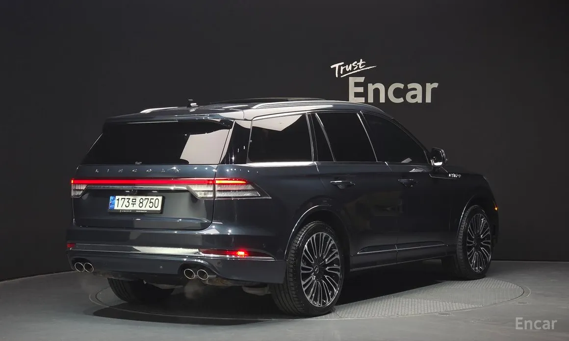 Фото 2 - Lincoln Aviator