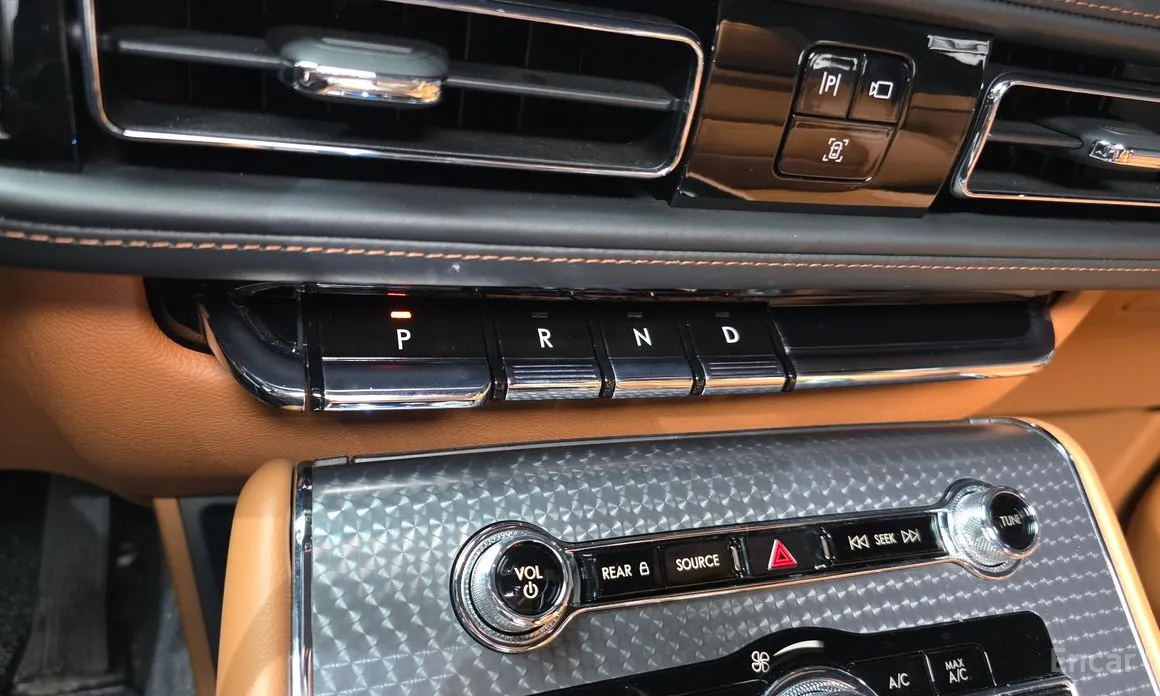 Фото 9 - Lincoln Aviator