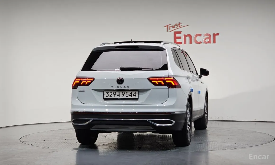 Фото 4 - Volkswagen Tiguan