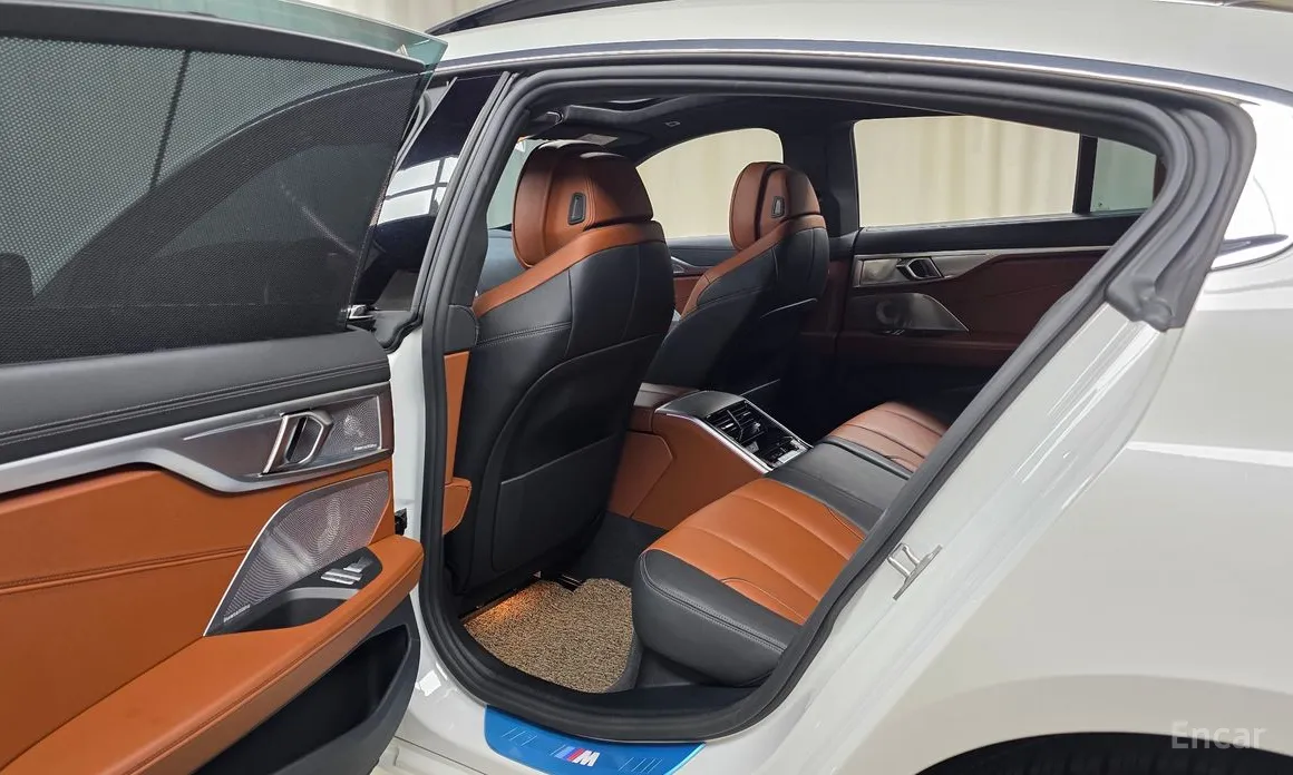 Фото 17 - BMW 8 Series