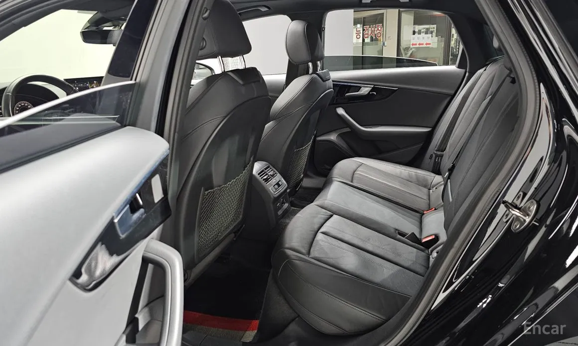 Фото 12 - Audi A4