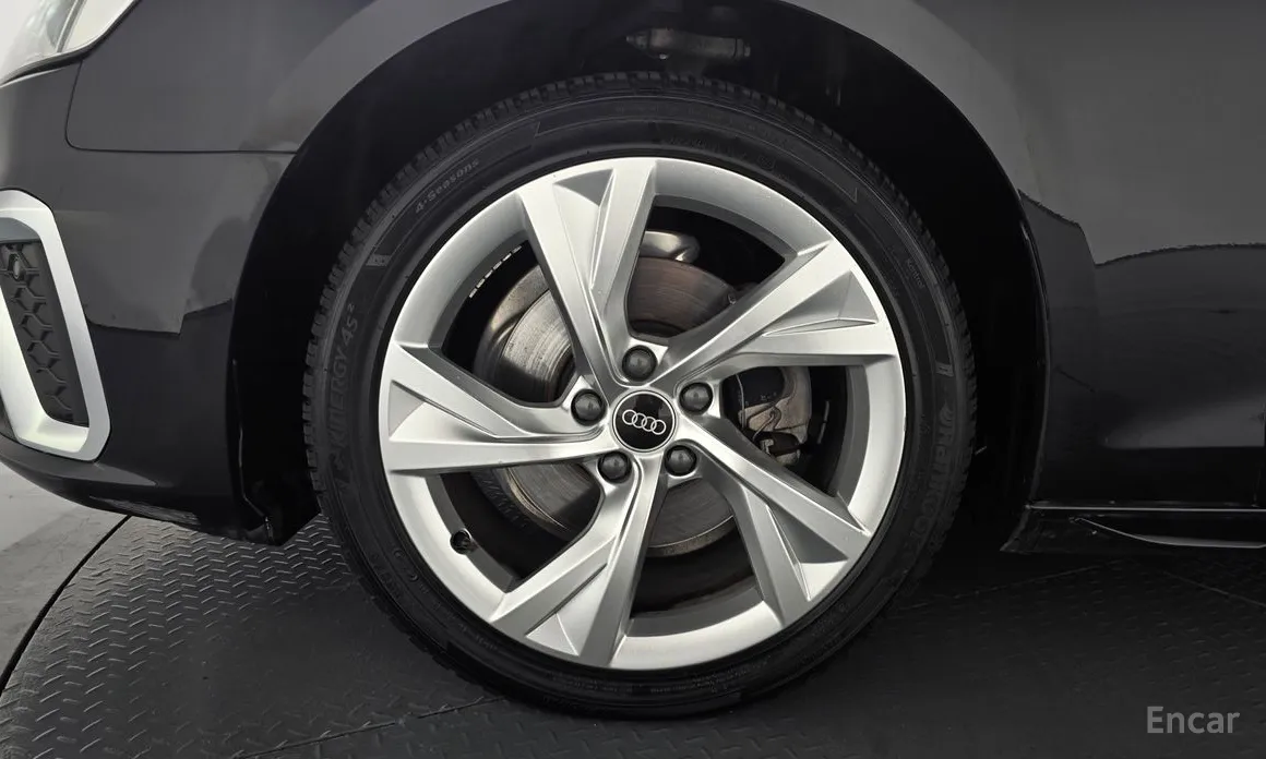 Фото 5 - Audi A4