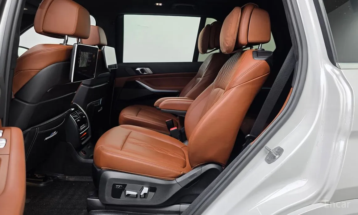 Фото 12 - BMW X7