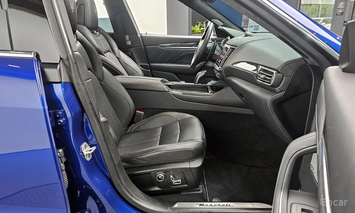 Фото 11 - Maserati Levante