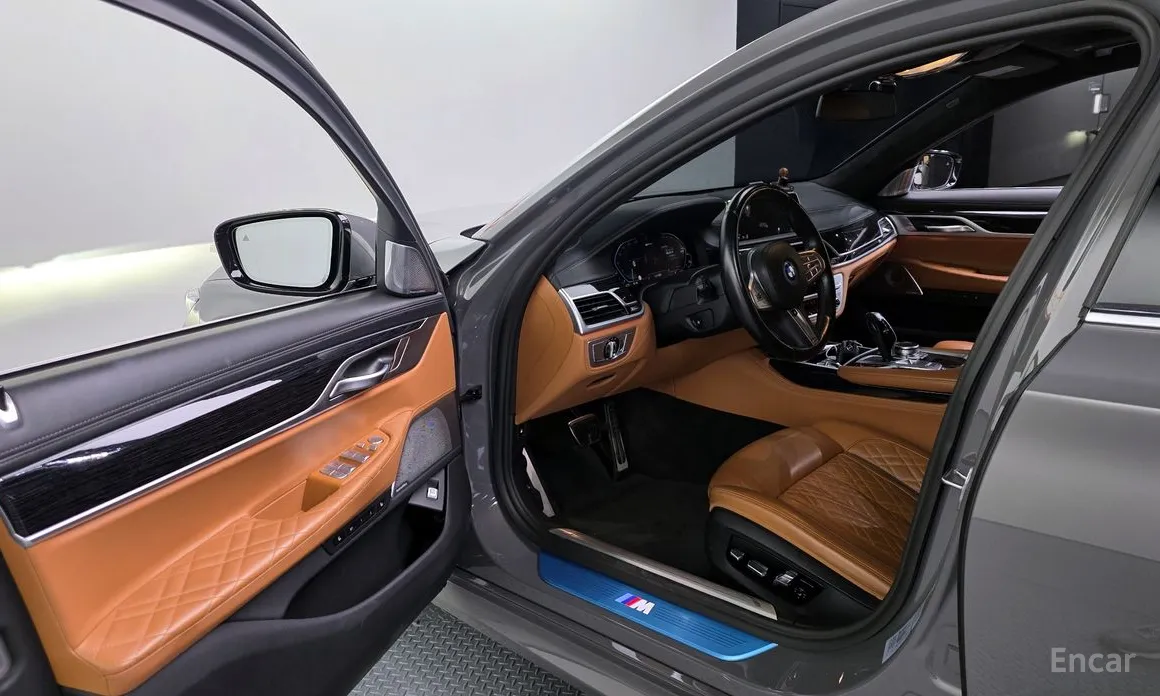 Фото 10 - BMW 7 Series