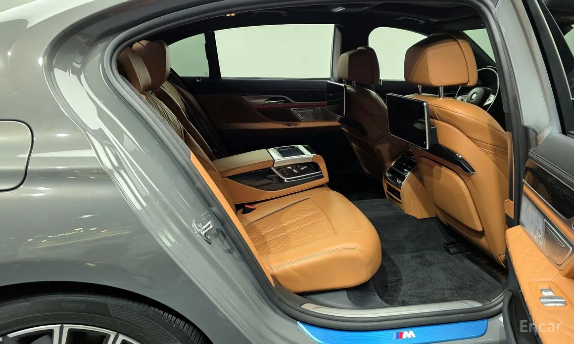Фото 12 - BMW 7 Series