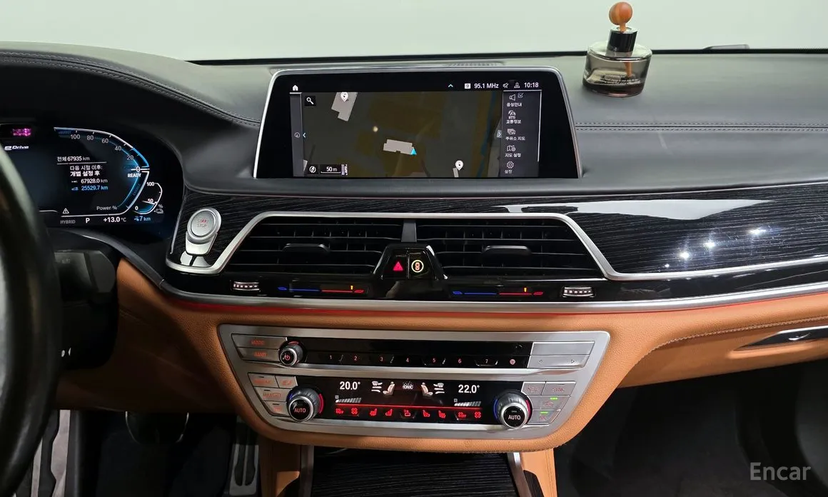 Фото 14 - BMW 7 Series