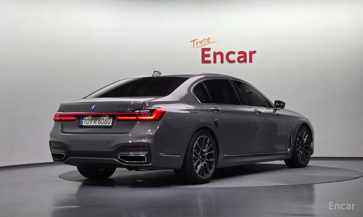 Фото 2 - BMW 7 Series