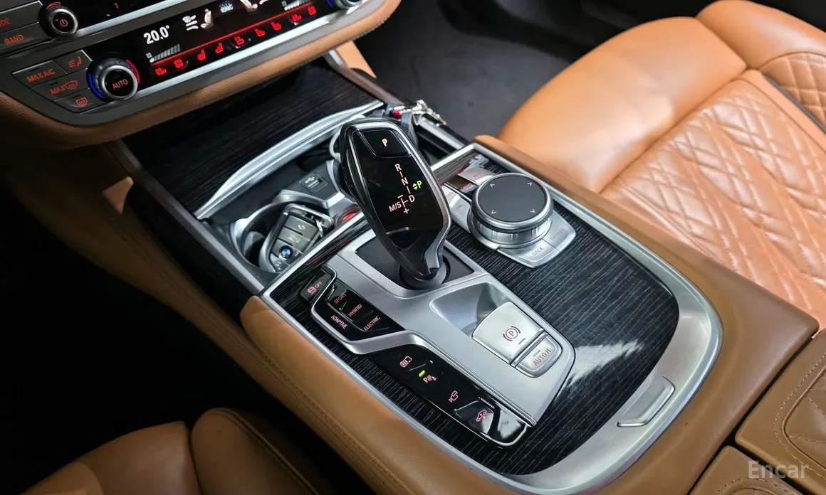 Фото 9 - BMW 7 Series