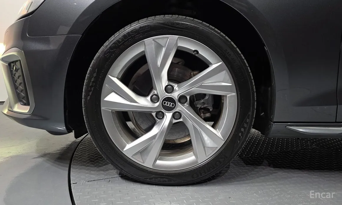 Фото 5 - Audi A4