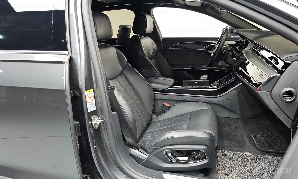 Фото 10 - Audi A8