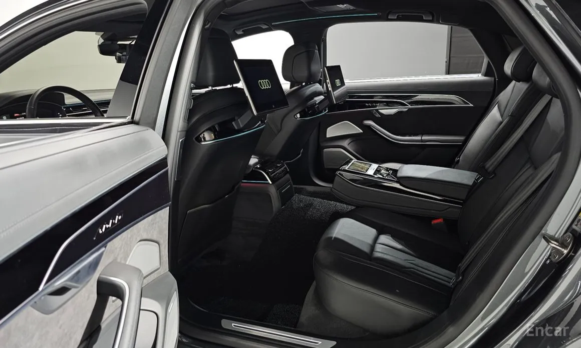 Фото 12 - Audi A8