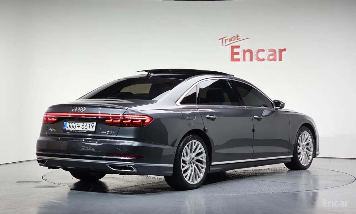 Фото 2 - Audi A8