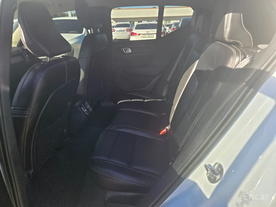 Фото 11 - Volvo XC40