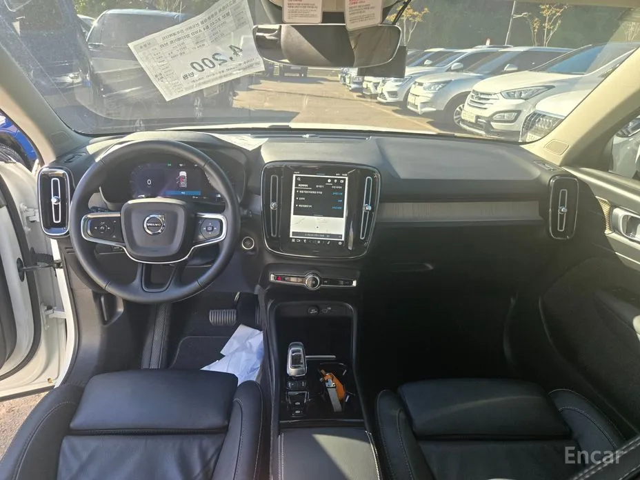 Фото 12 - Volvo XC40