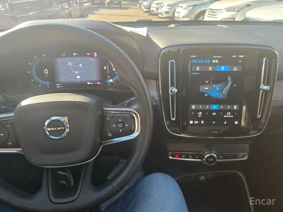 Фото 13 - Volvo XC40