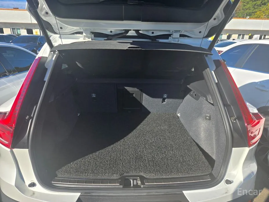 Фото 15 - Volvo XC40