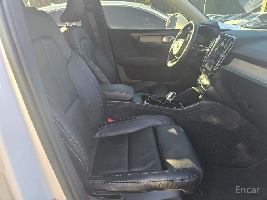 Фото 18 - Volvo XC40