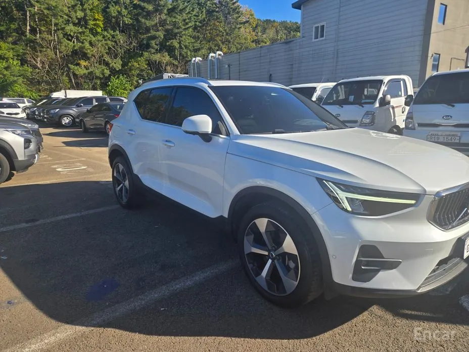 Фото 2 - Volvo XC40